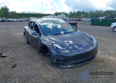 2022 Tesla Model 3 Long Range Dual Motor All-Wheel Drive z USA, uszkodzony, nr VIN 5YJ3E1EB2NF119675
